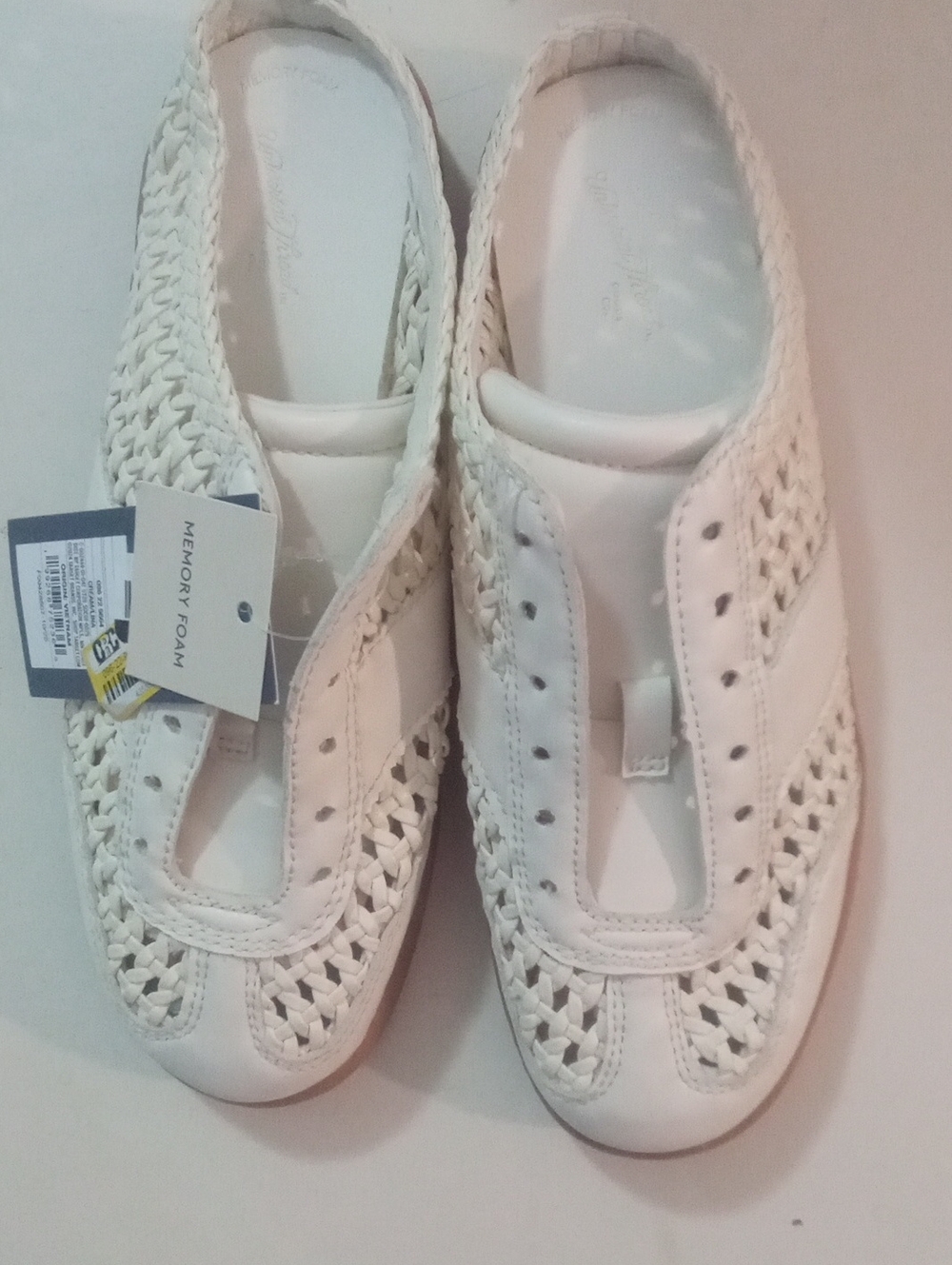 Universal Thread White Woven Slip-On Comfort Shoes Sz 6 NWT $50 FLAW